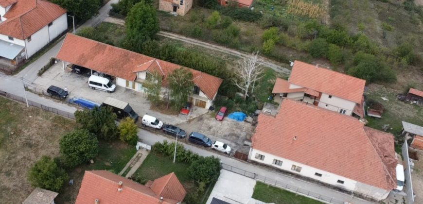 POSLOVNI KOMPLEKS 950 m² NA 16 ARI, MLADENOVAC