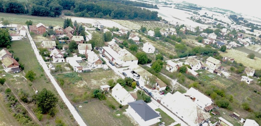 POSLOVNI KOMPLEKS 950 m² NA 16 ARI, MLADENOVAC