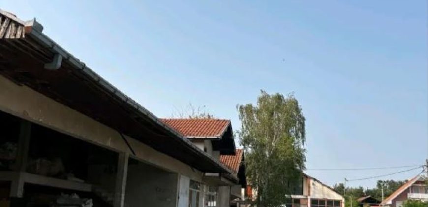 POSLOVNI KOMPLEKS 950 m² NA 16 ARI, MLADENOVAC