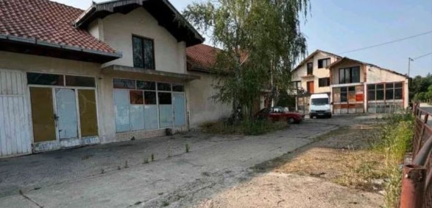 POSLOVNI KOMPLEKS 950 m² NA 16 ARI, MLADENOVAC