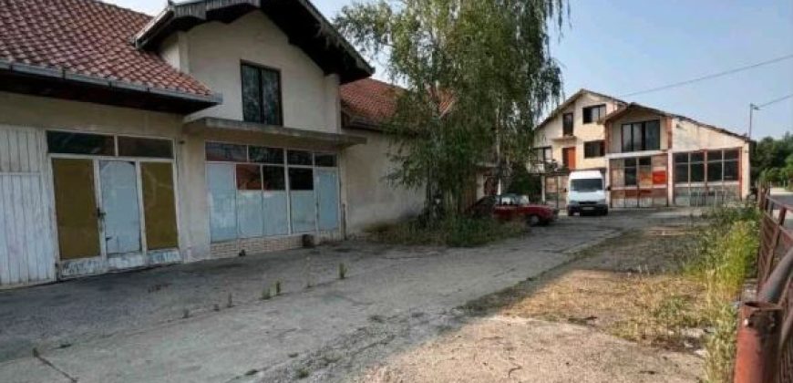 POSLOVNI KOMPLEKS 950 m² NA 16 ARI, MLADENOVAC
