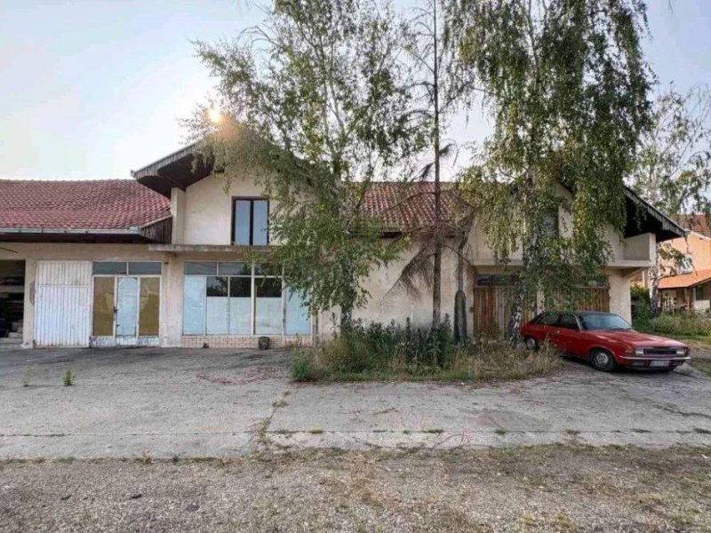 POSLOVNI KOMPLEKS 950 m² NA 16 ARI, MLADENOVAC