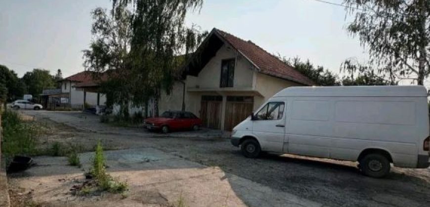 POSLOVNI KOMPLEKS 950 m² NA 16 ARI, MLADENOVAC