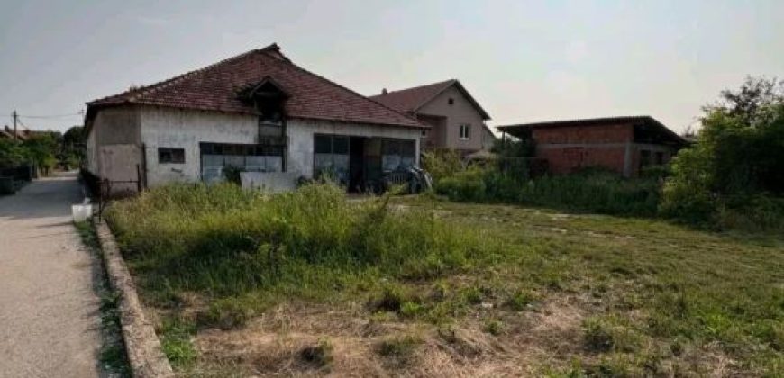 POSLOVNI KOMPLEKS 950 m² NA 16 ARI, MLADENOVAC