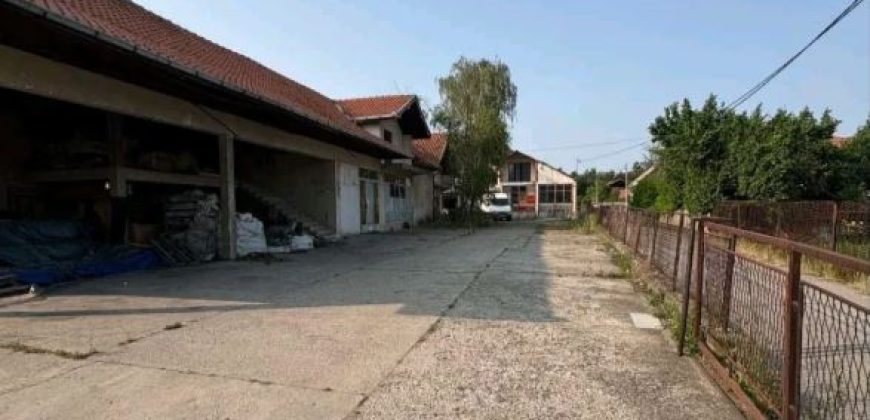 POSLOVNI KOMPLEKS 950 m² NA 16 ARI, MLADENOVAC