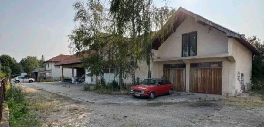 POSLOVNI KOMPLEKS 950 m² NA 16 ARI, MLADENOVAC