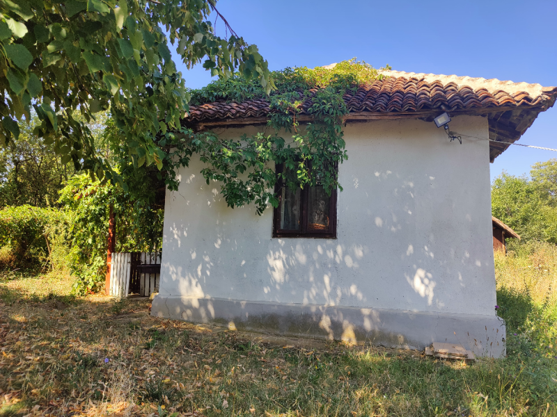 Prostrano imanje u Koraćici – 2,1 ha uz stari domaćinski ambijent