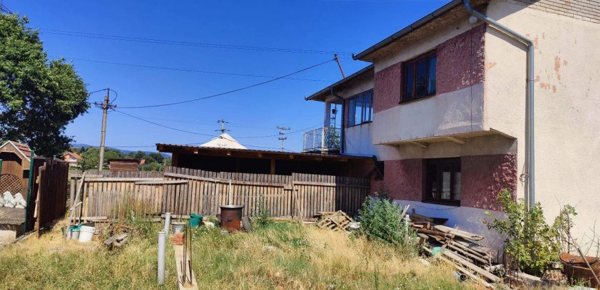 Kuća sa lokalom i placem – razrađen posao, 6 ari, Mladenovac