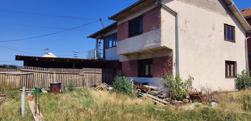 Kuća sa lokalom i placem – razrađen posao, 6 ari, Mladenovac