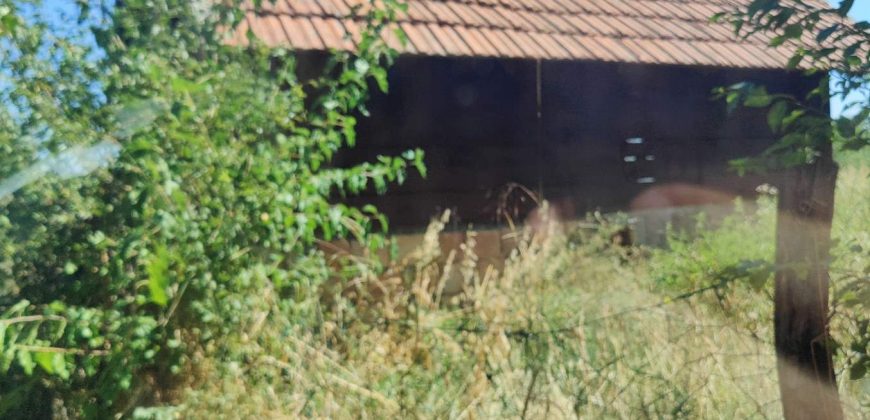 Prostrano imanje u Koraćici – 2,1 ha uz stari domaćinski ambijent