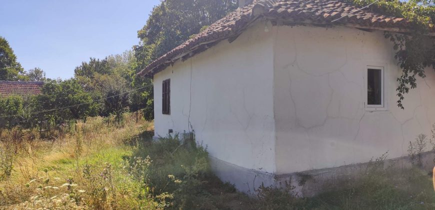 Prostrano imanje u Koraćici – 2,1 ha uz stari domaćinski ambijent
