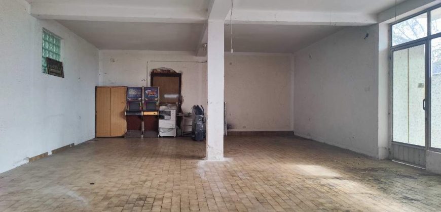 Izdaje se poslovni prostor sa garazom i automehanicarskim kanalom