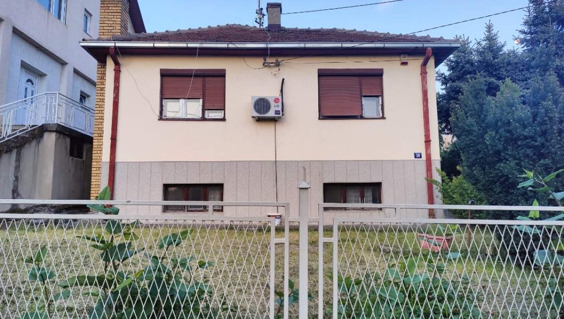 Izdajem kuću u centru Mladenovca