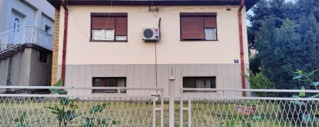 Izdajem kuću u centru Mladenovca