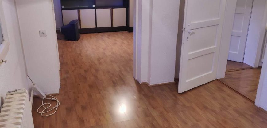 Izdajem kuću u centru Mladenovca