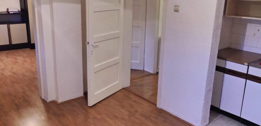 Izdajem kuću u centru Mladenovca