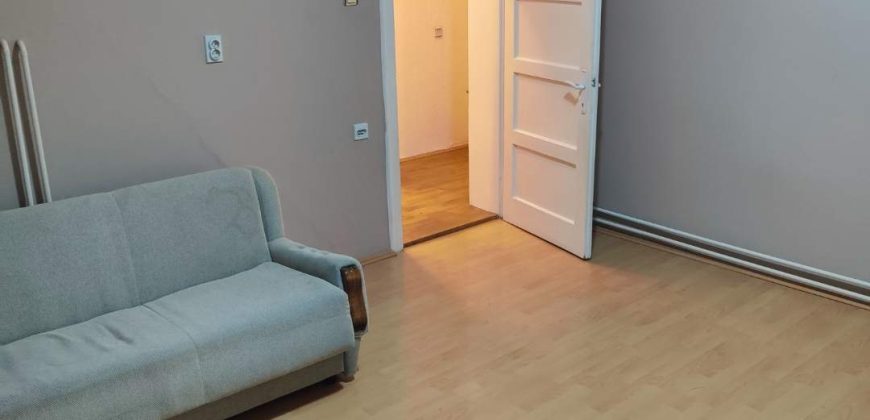 Izdajem kuću u centru Mladenovca