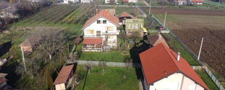 Kuća Koraćica sa pogledom na Kosmaj