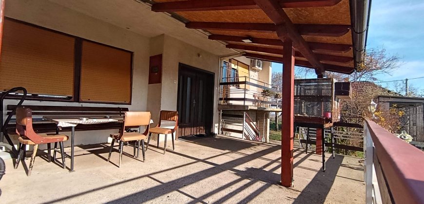 Kuća Koraćica sa pogledom na Kosmaj