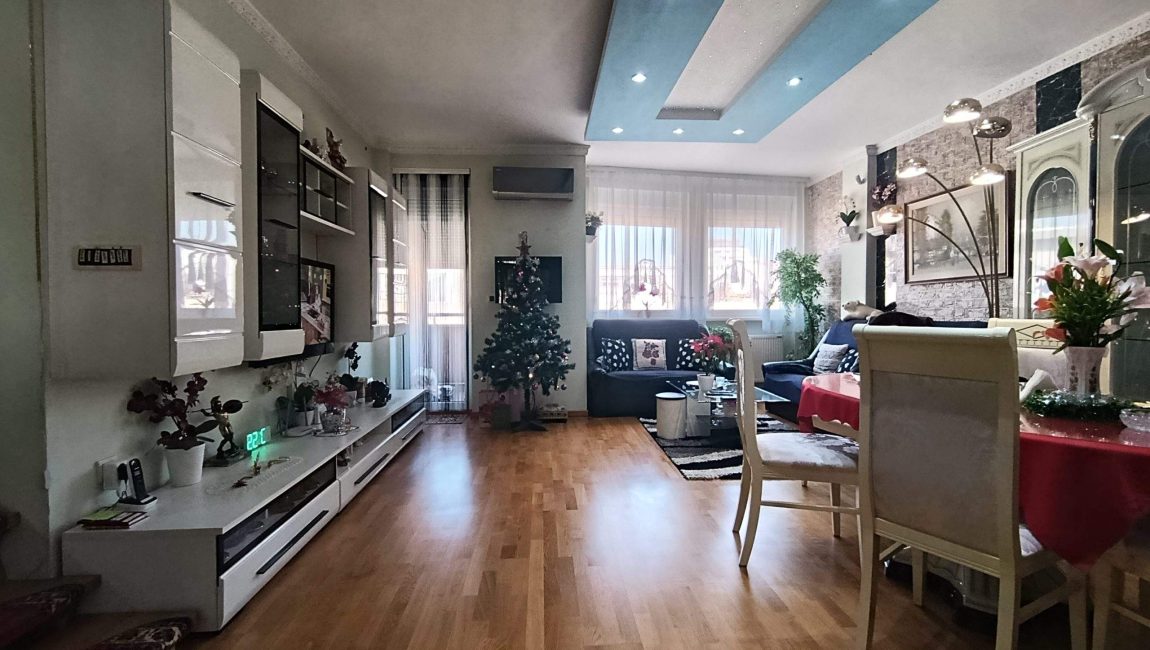 Duplex stan u strogom centru Mladenovca     (121,74 m²)