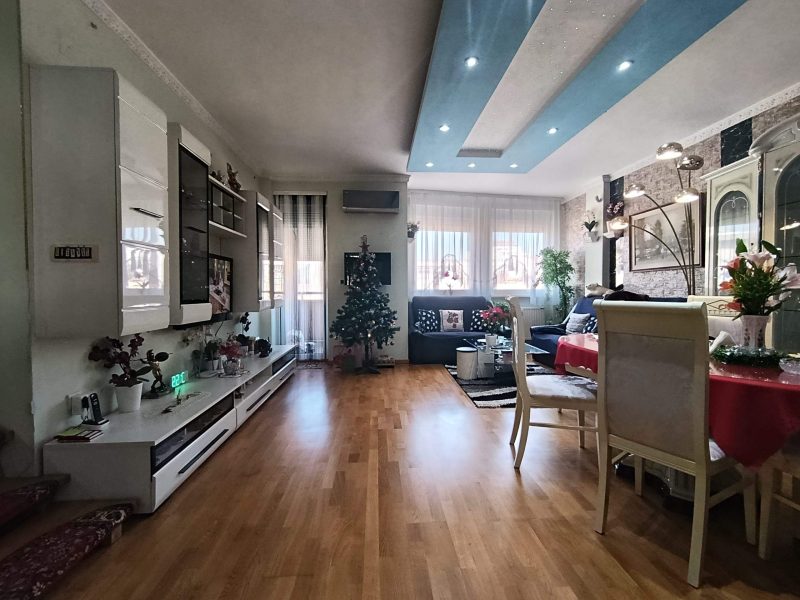 Duplex stan u strogom centru Mladenovca     (121,74 m²)