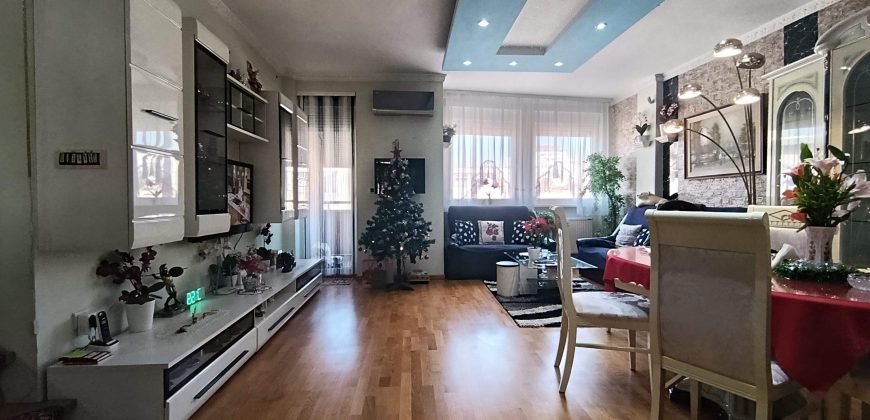 Duplex stan u strogom centru Mladenovca     (121,74 m²)