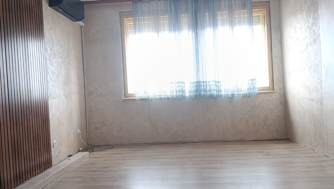 Stan Mladenovac Kneza Lazara 55m2 Prizemlje