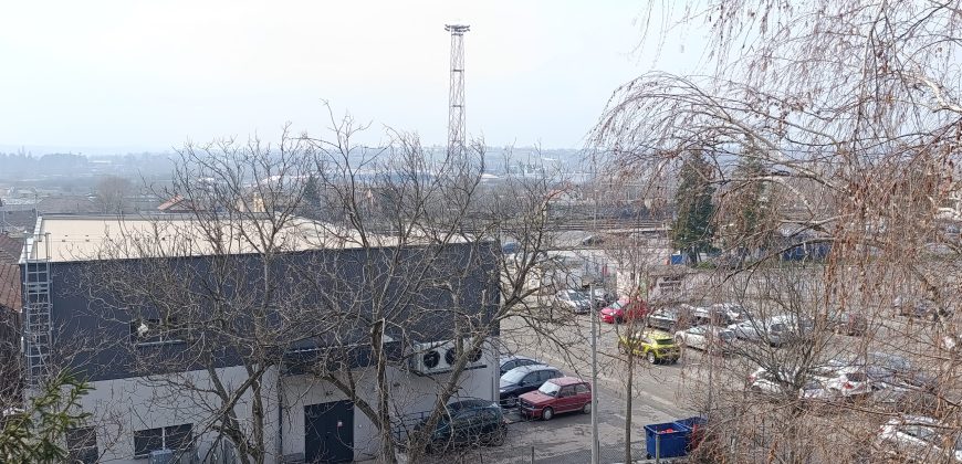 Dvosoban stan u strogom centru Mladenovca   62m2 PRODATO