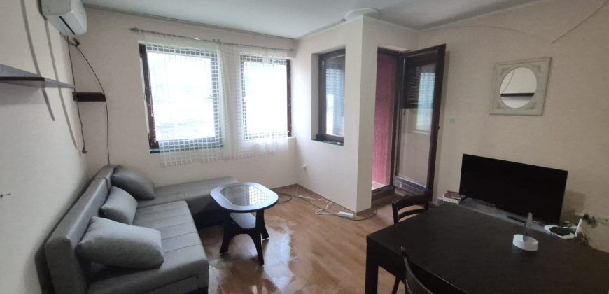 Garsonjera  28m2 + terasa 12m2 Mladenovac