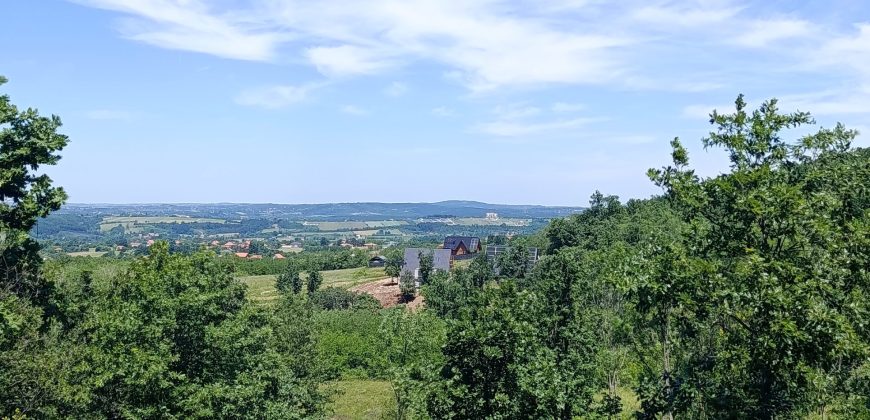 Plac na Kosmaju 33Ara