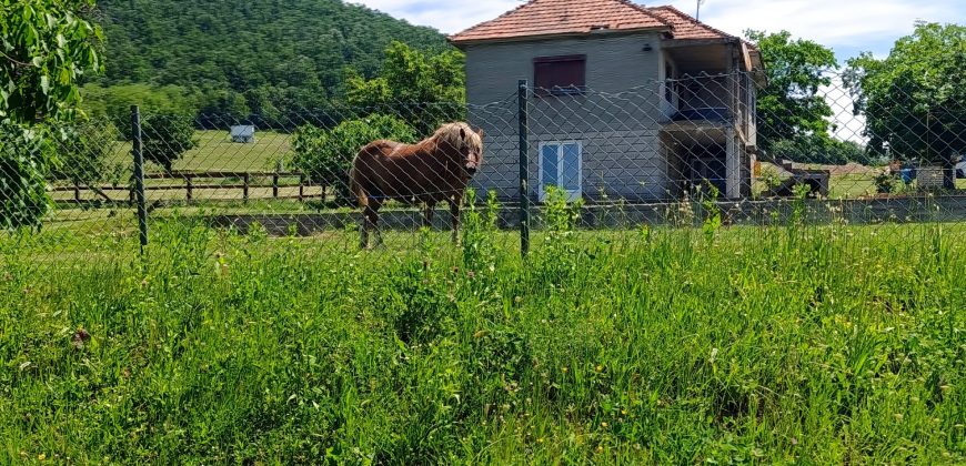 Plac na Kosmaju 33Ara