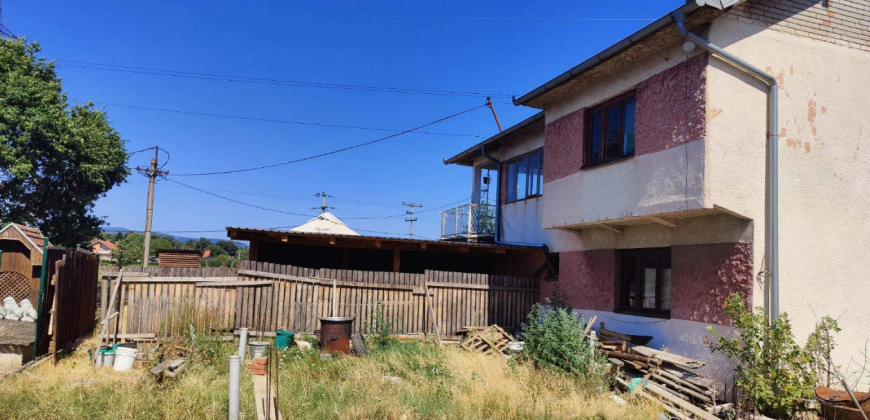 Kuća sa lokalom na 6 ari, Mladenovac