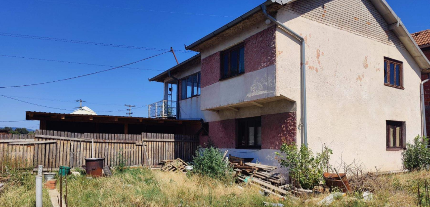 Kuća sa lokalom na 6 ari, Mladenovac