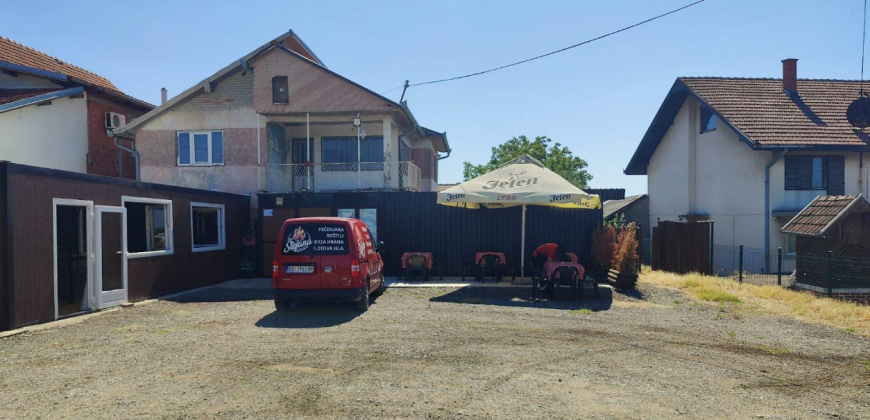 Kuća sa lokalom na 6 ari, Mladenovac