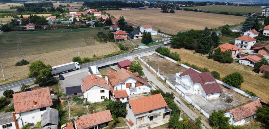 Kuća sa lokalom na 6 ari, Mladenovac