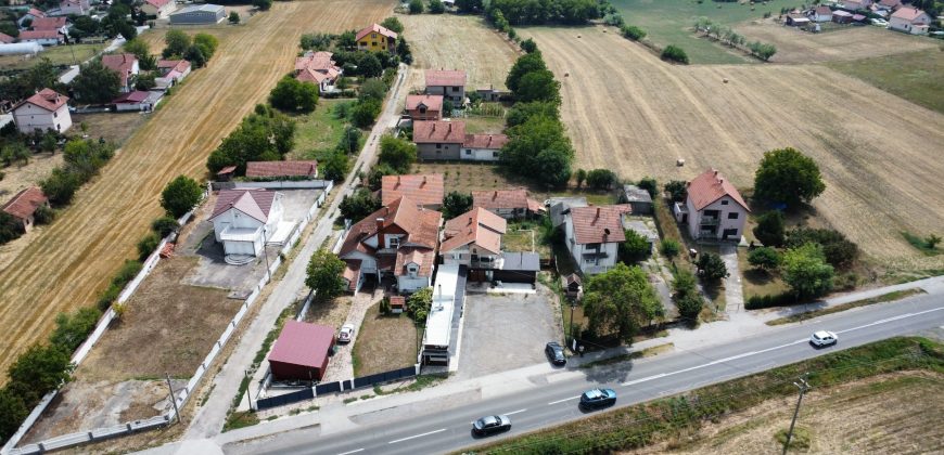 Kuća sa lokalom na 6 ari, Mladenovac