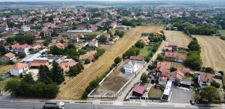 Kuća sa lokalom na 6 ari, Mladenovac