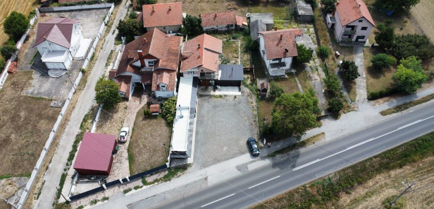 Kuća sa lokalom na 6 ari, Mladenovac