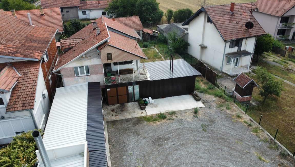 Kuća sa lokalom na 6 ari, Mladenovac