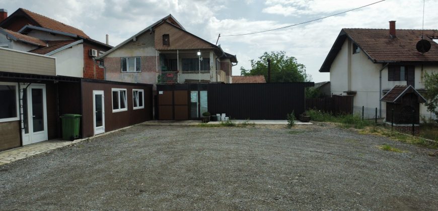Kuća sa lokalom na 6 ari, Mladenovac