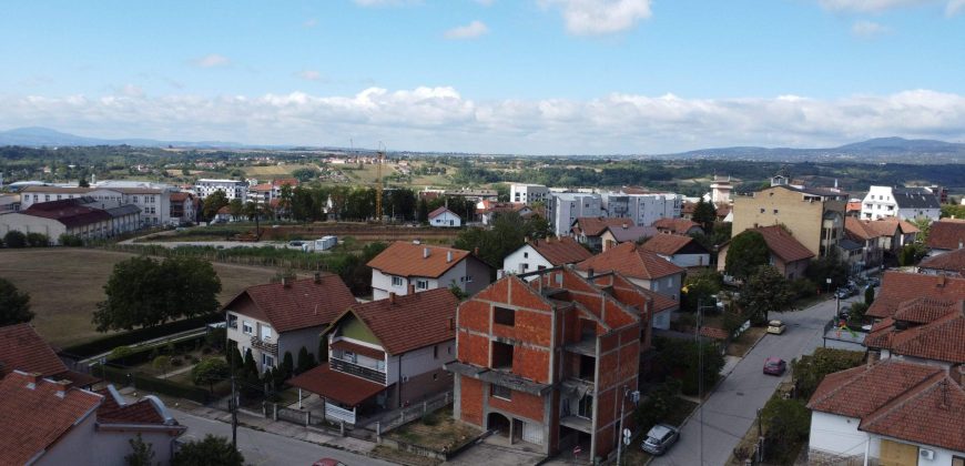 Kuća odlične lokacije i potencijala