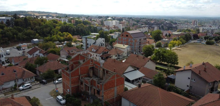 Kuća odlične lokacije i potencijala