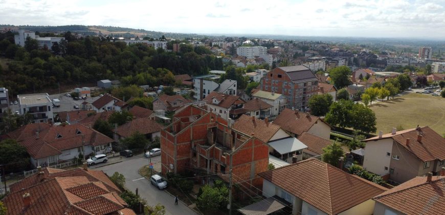 Kuća odlične lokacije i potencijala