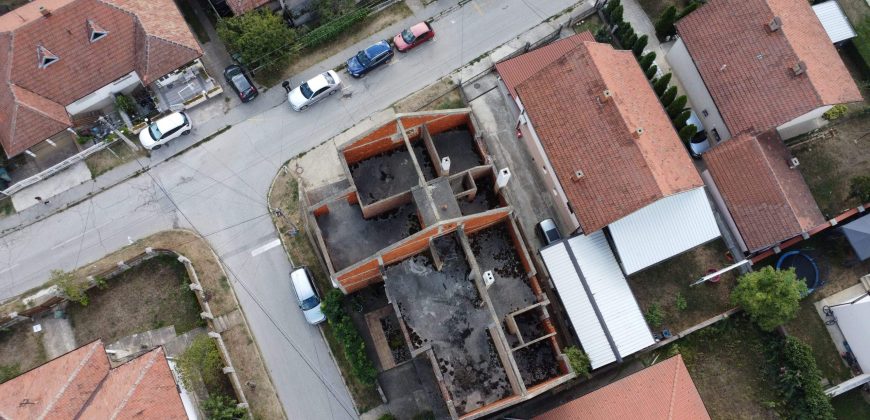 Kuća odlične lokacije i potencijala
