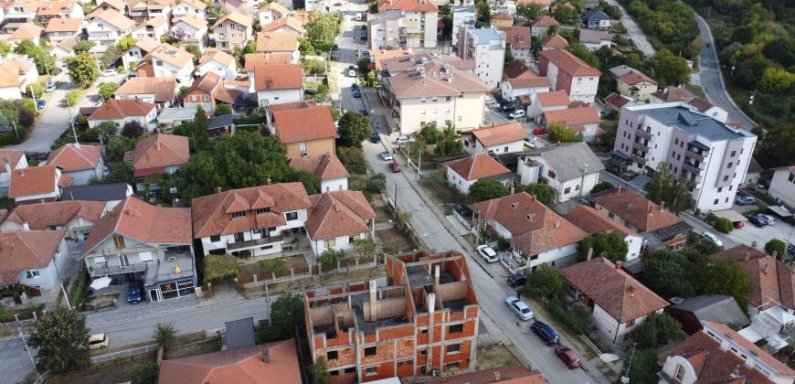 Kuća odlične lokacije i potencijala