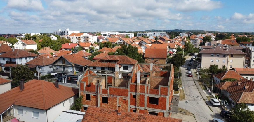 Kuća odlične lokacije i potencijala