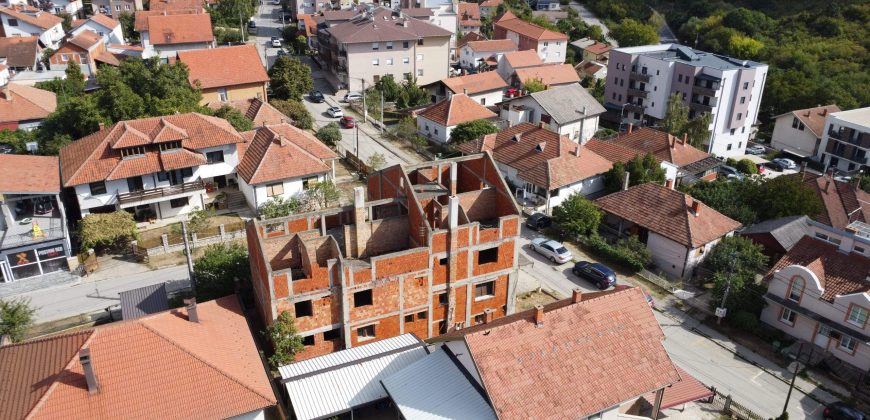 Kuća odlične lokacije i potencijala