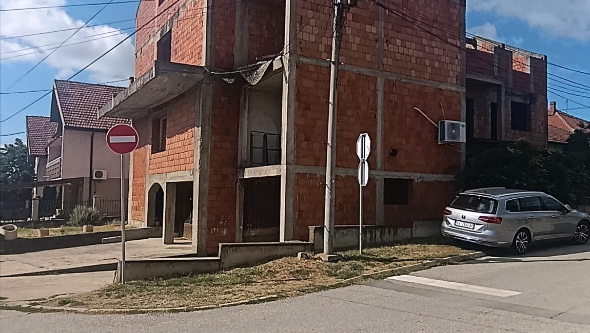 Kuća odlične lokacije i potencijala