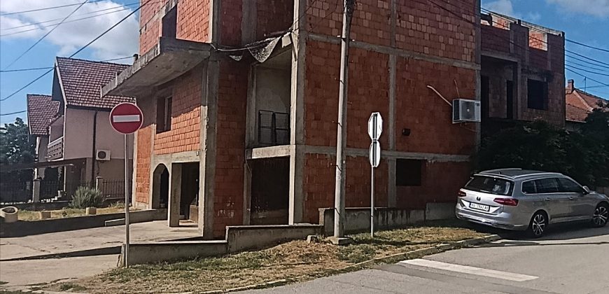 Kuća odlične lokacije i potencijala