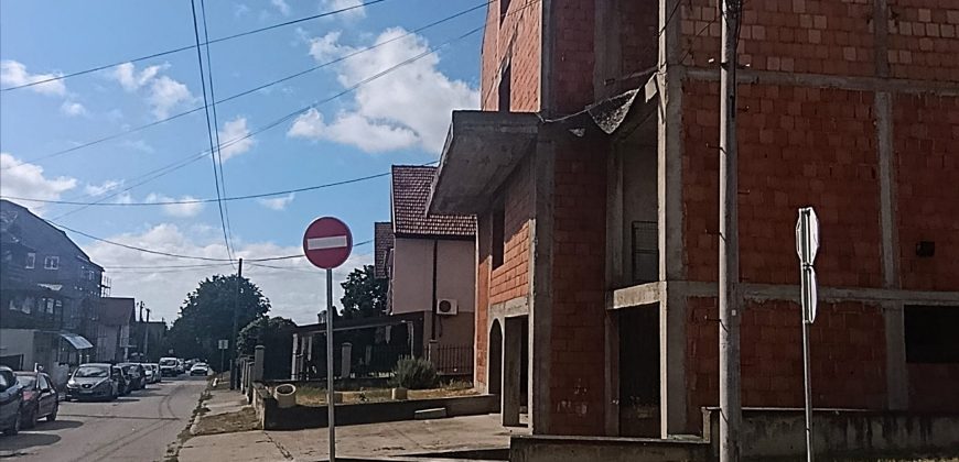 Kuća odlične lokacije i potencijala